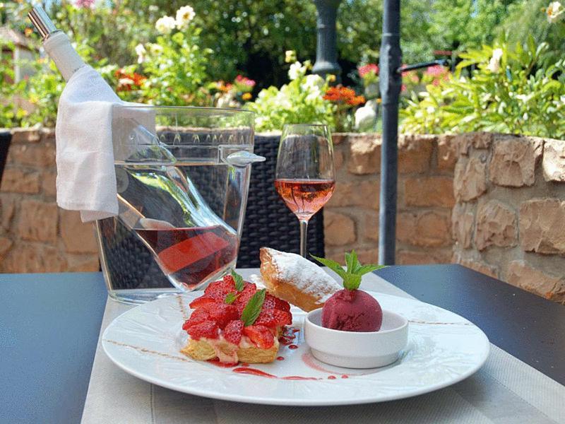Roumazières Hotel Du Commerce Chez Stephane מראה חיצוני תמונה