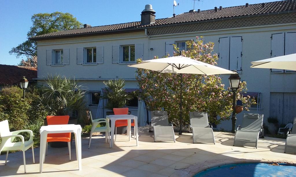 Roumazières Hotel Du Commerce Chez Stephane מראה חיצוני תמונה