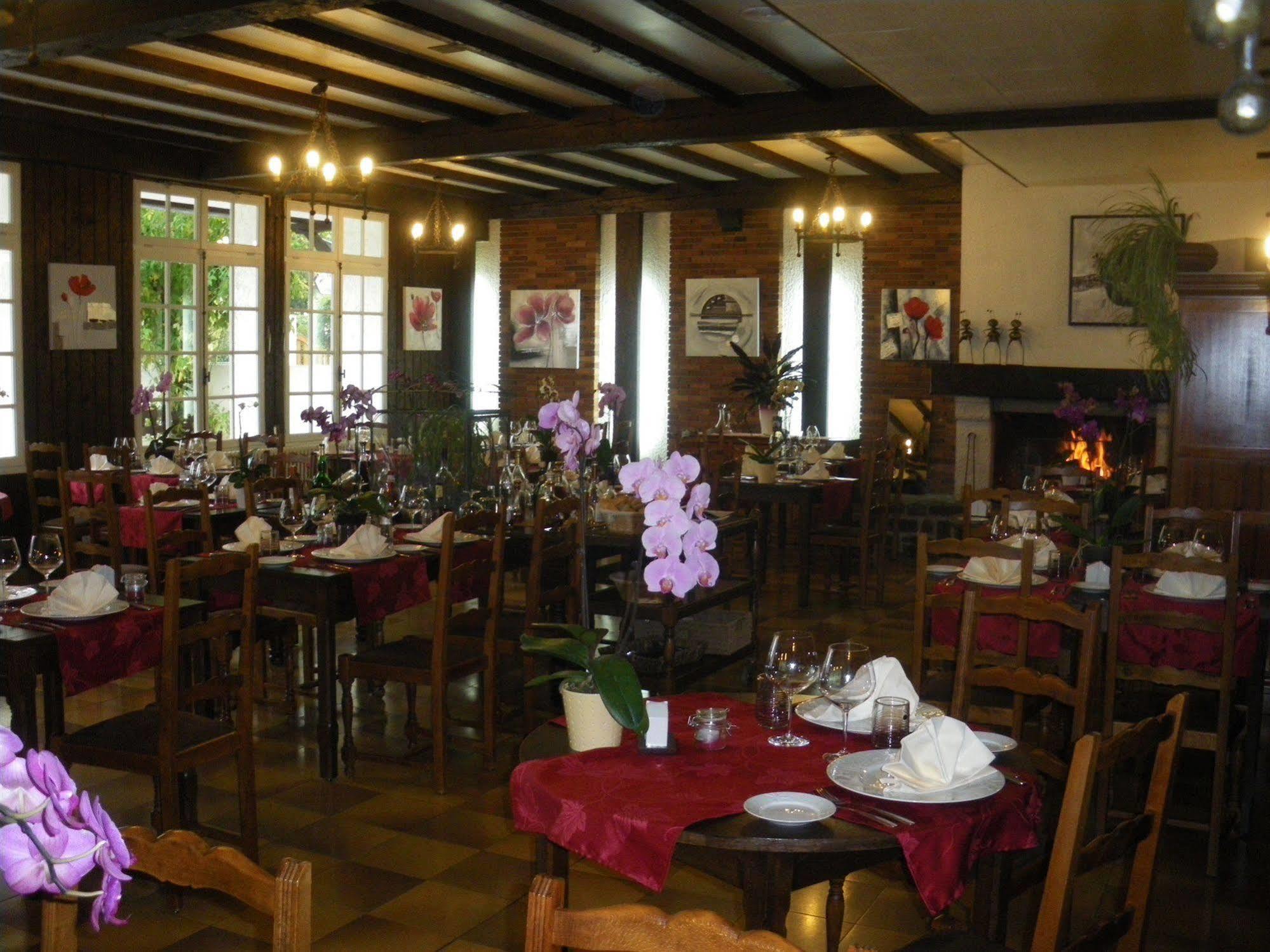 Roumazières Hotel Du Commerce Chez Stephane מראה חיצוני תמונה
