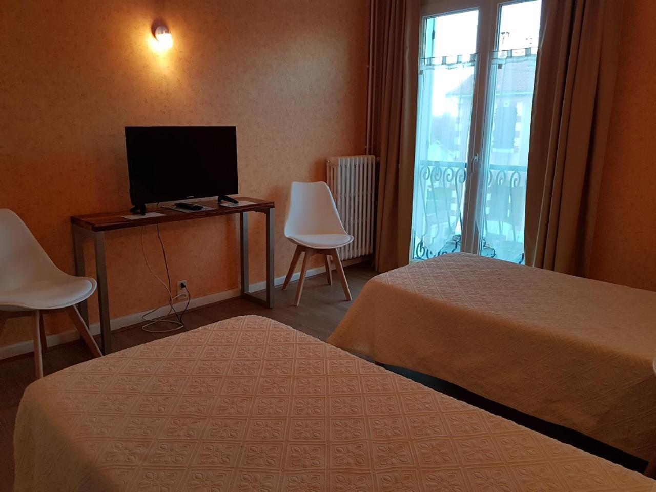 Roumazières Hotel Du Commerce Chez Stephane מראה חיצוני תמונה