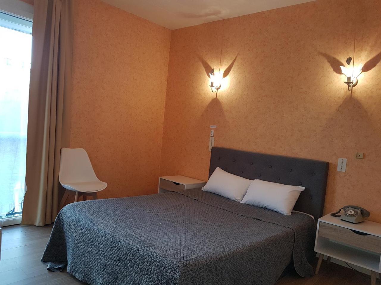 Roumazières Hotel Du Commerce Chez Stephane מראה חיצוני תמונה