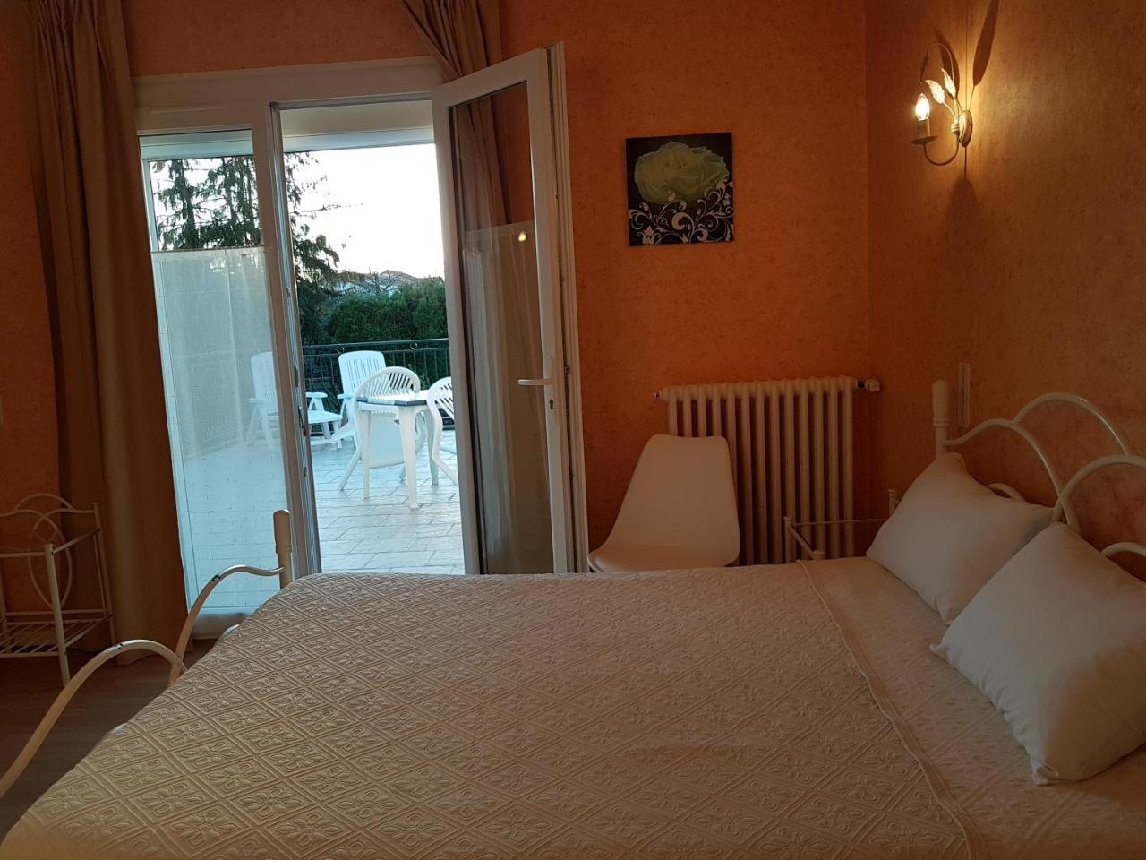 Roumazières Hotel Du Commerce Chez Stephane מראה חיצוני תמונה