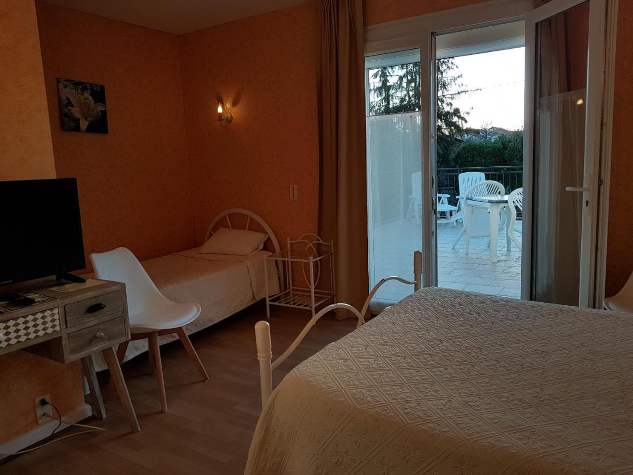 Roumazières Hotel Du Commerce Chez Stephane מראה חיצוני תמונה