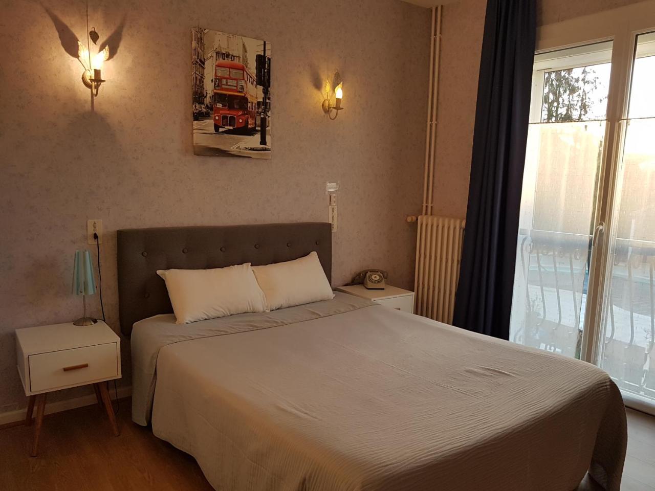 Roumazières Hotel Du Commerce Chez Stephane מראה חיצוני תמונה